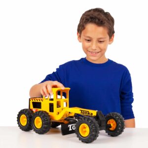 Tonka Road Grader - Lifestyle shot with a boy playing with the Road Grader
